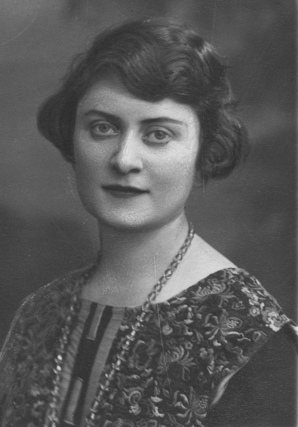 Stefania Zahorska. Fotografia portretowa, autor: Stanisław Drzewiński, Narodowe Archiwum Cyfrowe, Sygnatura: 1-K-1955